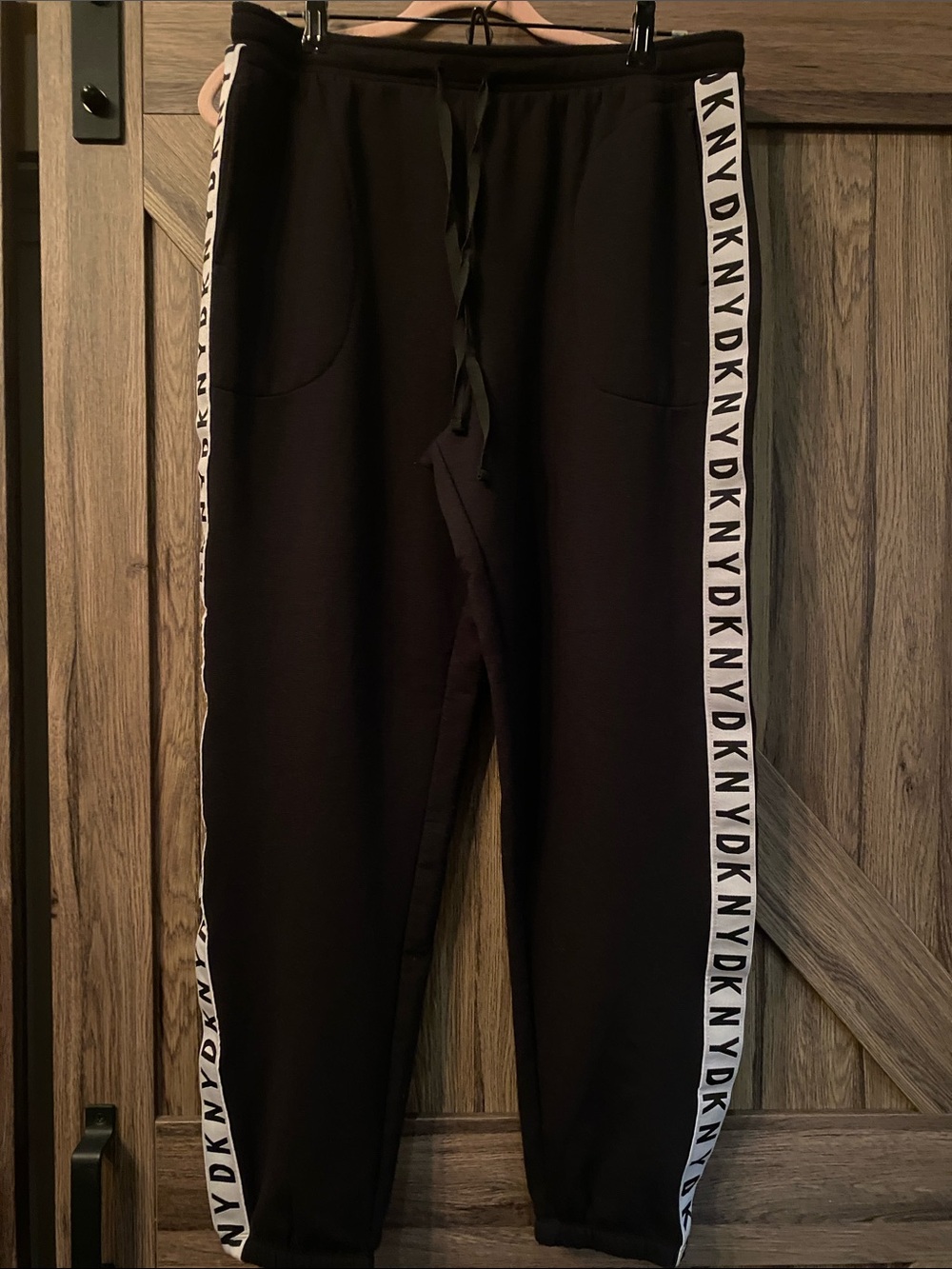 DKNY Black & White Logo Side-Stripe Joggers Sweatpants – Size Large